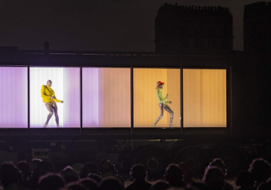 Националният балет на Гърция танцува в камион - сцена в Пловдив