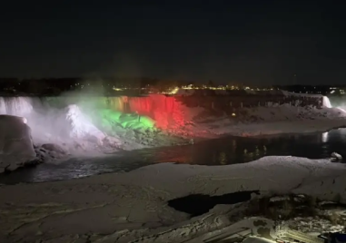 Ниагарският водопад отново се озари с цветовете на българското знаме