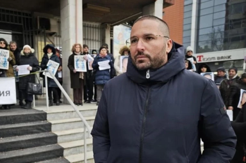 Бащата на Сияна подкрепи майката на Митко и призова за оставка на Васил Костадинов