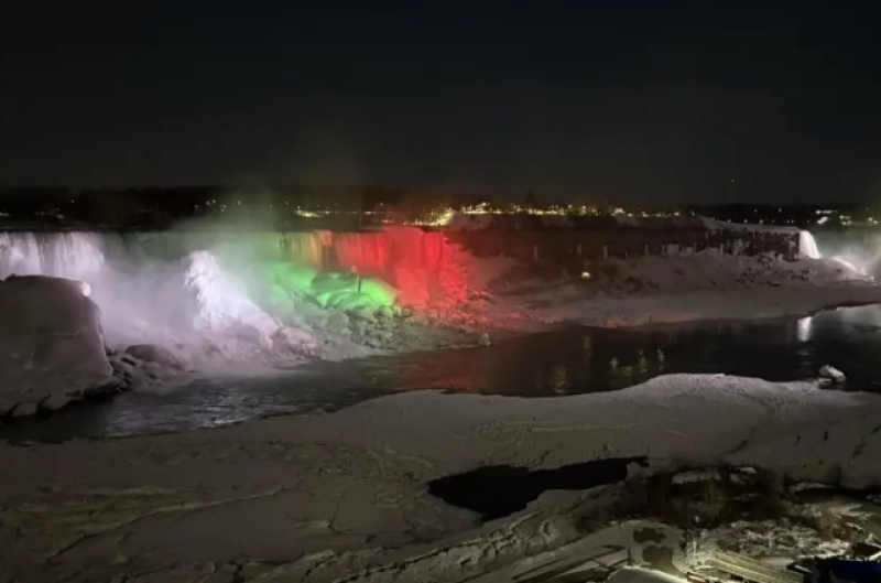 Ниагарският водопад отново се озари с цветовете на българското знаме