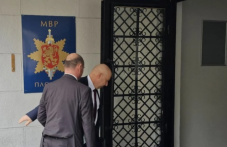 Металната врата на МВР: Символът на страха на Васил Костадинов