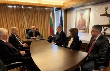 Новият проект на Радев: Нещо старо, нещо жълто и нещо откраднато