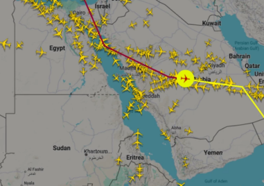 Кацна първият самолет с евакуирани българи от Близкия изток