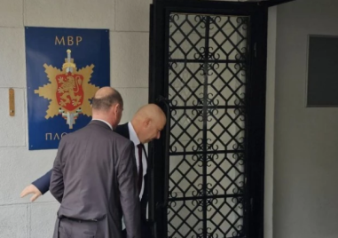 Металната врата на МВР: Символът на страха на Васил Костадинов