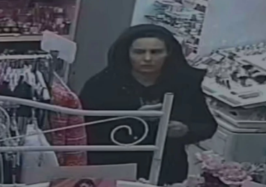 Жена задигна ловко парфюм от магазин в Пловдив