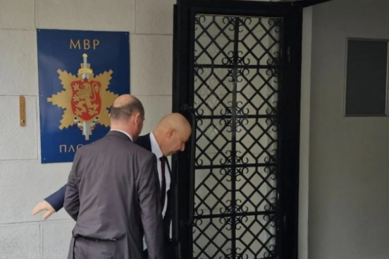 Металната врата на МВР: Символът на страха на Васил Костадинов