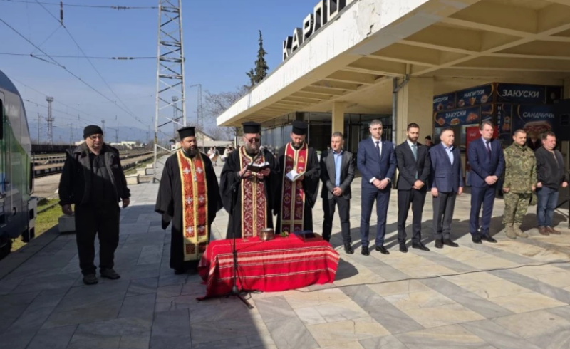 Представиха най-новия локомотив “Васил Левски“ на гарата в Карлово