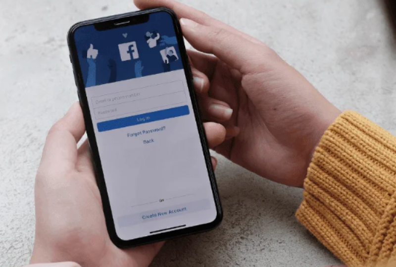 Срив във Фейсбук - хиляди потребители по света съобщиха за проблеми