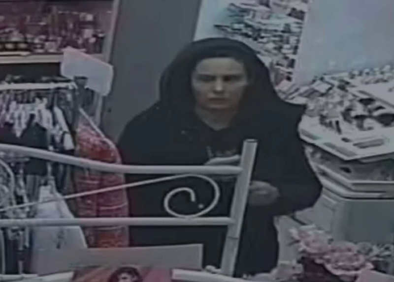 Жена задигна ловко парфюм от магазин в Пловдив