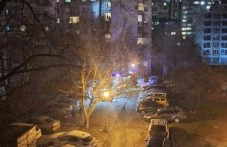 Пожар бушува на висок етаж в жилищен блок в Южен