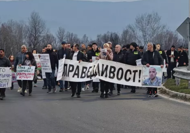 Граждани затвориха Околовръстното на протест срещу назначението на Васил Костадинов