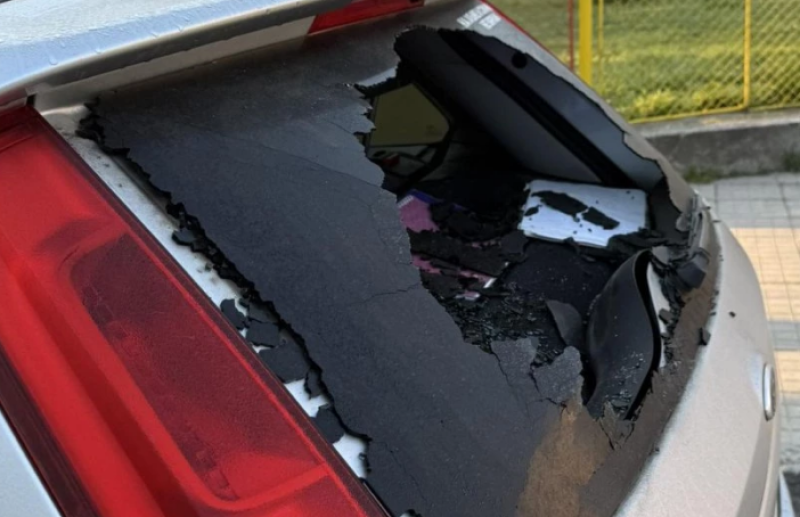 Вандали счупиха с камък стъклото на кола в Кючука