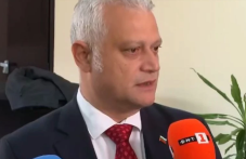 Министър Дечев: Ще се запозная с аргументите на протестиращите и ще взема решение за Костадинов