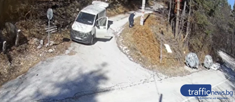 Шофьор превърна отбивка край Дедово в сметище, камера запечата безочието му