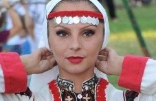 Честит празник на българските жени - майки, съпруги, сестри, дъщери, приятелки