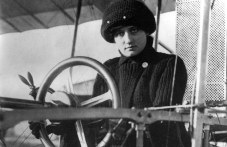 На този ден: Французойка става първата жена, получила пилотски лиценз