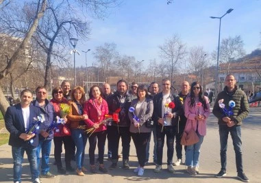 От ГЕРБ поздравиха с цвете дамите в Пловдив за 8 март