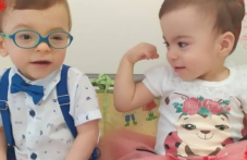 Вики и Джули - смели близначета, които имат нужда от помощ