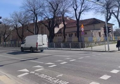 Нов пешеходен светофар вече работи на възлово място в район „Южен“