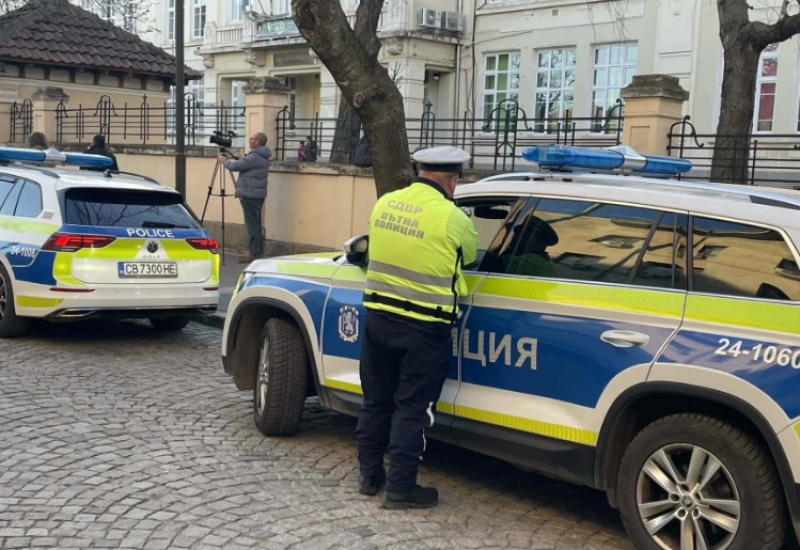 Засилено полицейско присъствие пред МВР заради протеста за оставката на Васил Костадинов