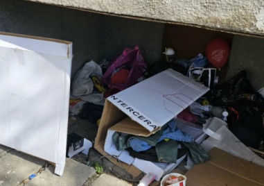 Семейство с две деца живее под тераса на блок в Тракия, институциите се задействаха