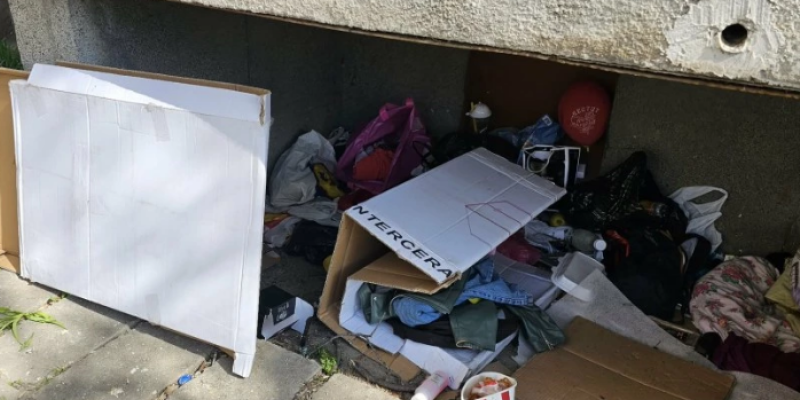 Семейство с две деца живее под тераса на блок в Тракия, институциите се задействаха