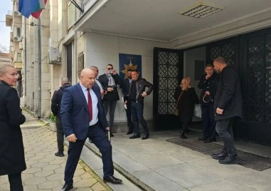 Компрометирани кадри се връщат в полицията, за да гарантират „честни избори“