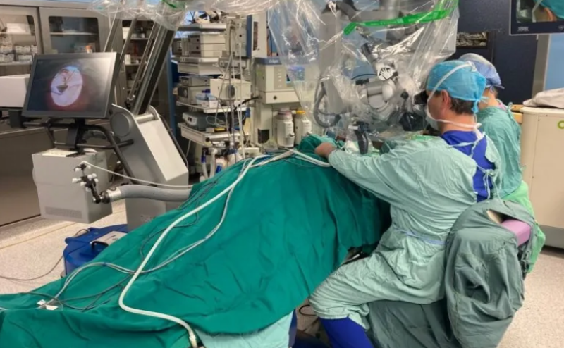 Роботизирана система подпомогна поставянето на кохлеарен имплант в Интегралния център на УМБАЛ „Свети Георги“