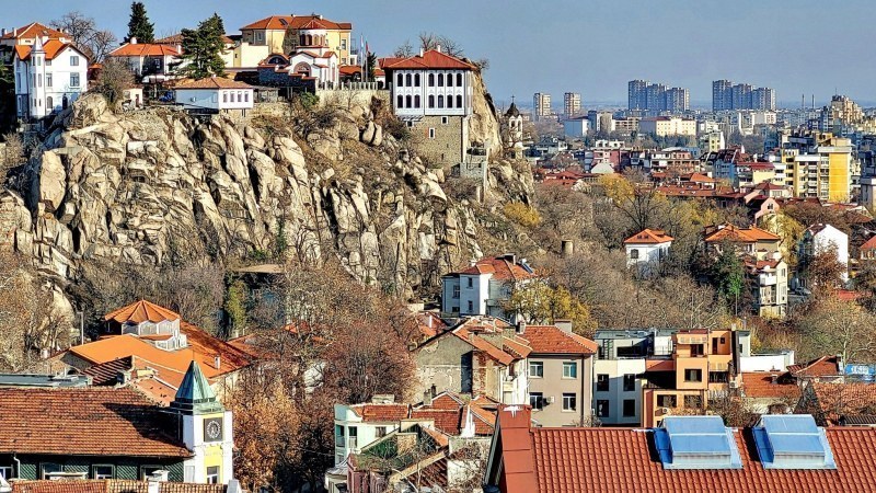 Слънчева събота в Пловдив, температурите запазват нивата си от предните дни