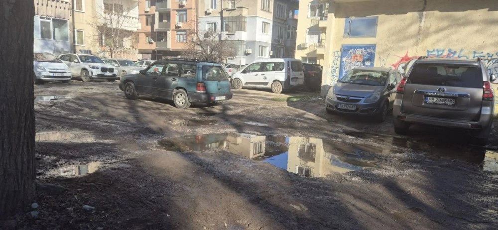 Изграждат модерен паркинг на мястото на кално петно в Кючука за 150 хил. евро