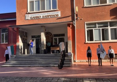 Художествената гимназия кани на годишната си изложба