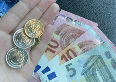 Великденските добавки ще бъдат изплатени с пенсиите за април