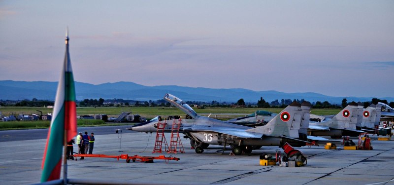 Авиобазата в Граф Игнатиево празнува 75 години днес