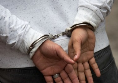 Крадли обраха две жени в двора на храм в Кричим