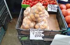 Първите български картофи удариха 7 евро за килограм по пазарите в Пловдив