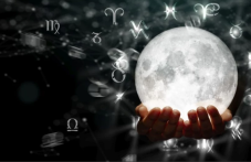 12 различни Луни, които влияят на зодиите