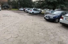 Собственикът на зала „Строител“ взе терен до комплекса, прави паркинг за 240 хил. евро