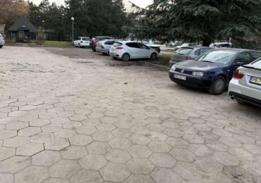 Собственикът на зала „Строител“ взе терен до комплекса, прави паркинг за 240 хил. евро