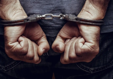 Тарикат отмъкна 15 стола от сладкарница в Столипиново