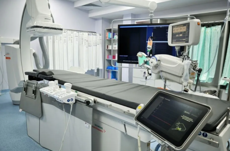 Международно признат кардиолог по TAVI процедури посети УМБАЛ „Свети Георги“