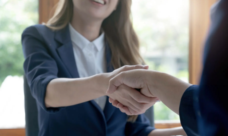 Ефектът на 7-те секунди или как непознатите ни „сканират“