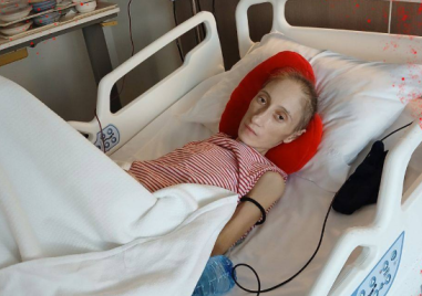 Донка продължава да се бори с рака, за да остане до детето си