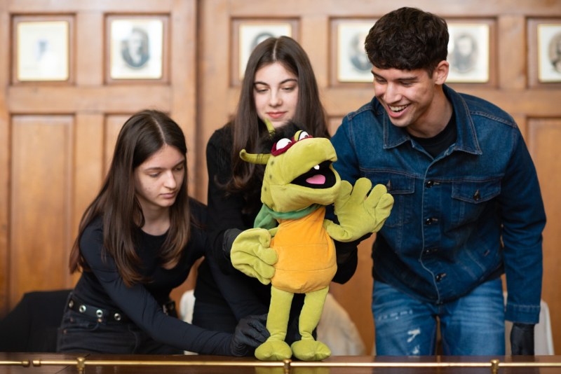 НГСЕИ се сдоби с нова сграда в сърцето на Стария град