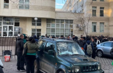 Напрежението пред служба „Миграция“ в Пловдив продължава