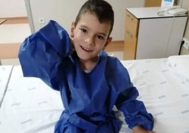 Самотен баща на три деца се бори да помогне на сина си