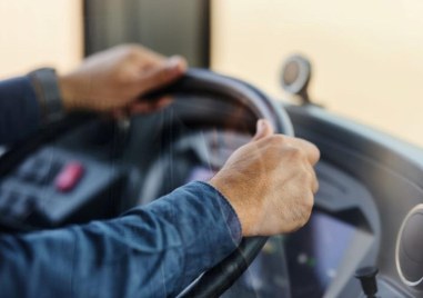 Търсят шофьори на автобуси в Асеновград