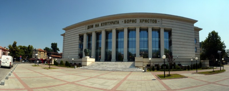 Дом на културата “Борис Христов” грейва в лилаво в подкрепа на хората с епилепсия