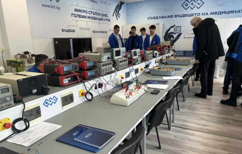 Център за високи постижения откриха в Гимназията по електротехника и електроника