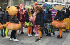 Театър, а не война! Пловдивски артисти дефилираха по Главната