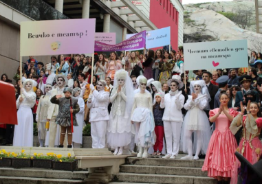 Пловдивските артисти дефилират в Международния ден на театъра